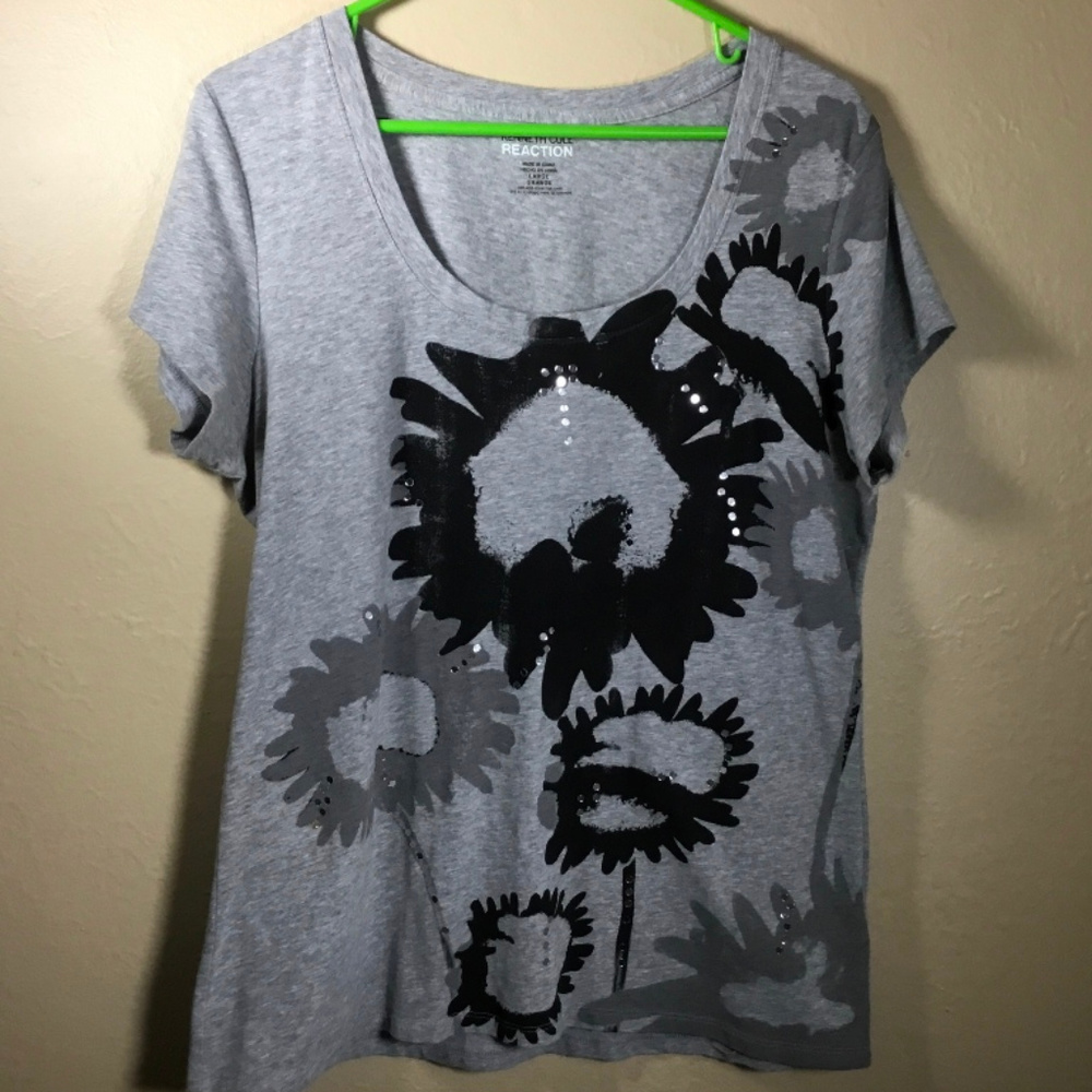 Kenneth Cole Reaction Womans Tee Size L